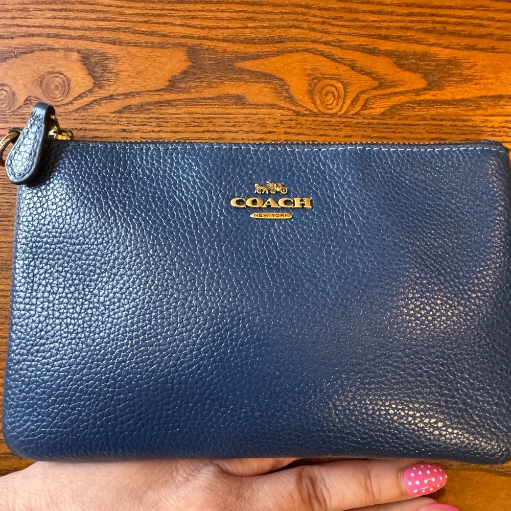 Coach Navy Leather Pouch Zip Clutch Gold Logo Minimalist Chic Travel wallet chic - Picture 3 of 8